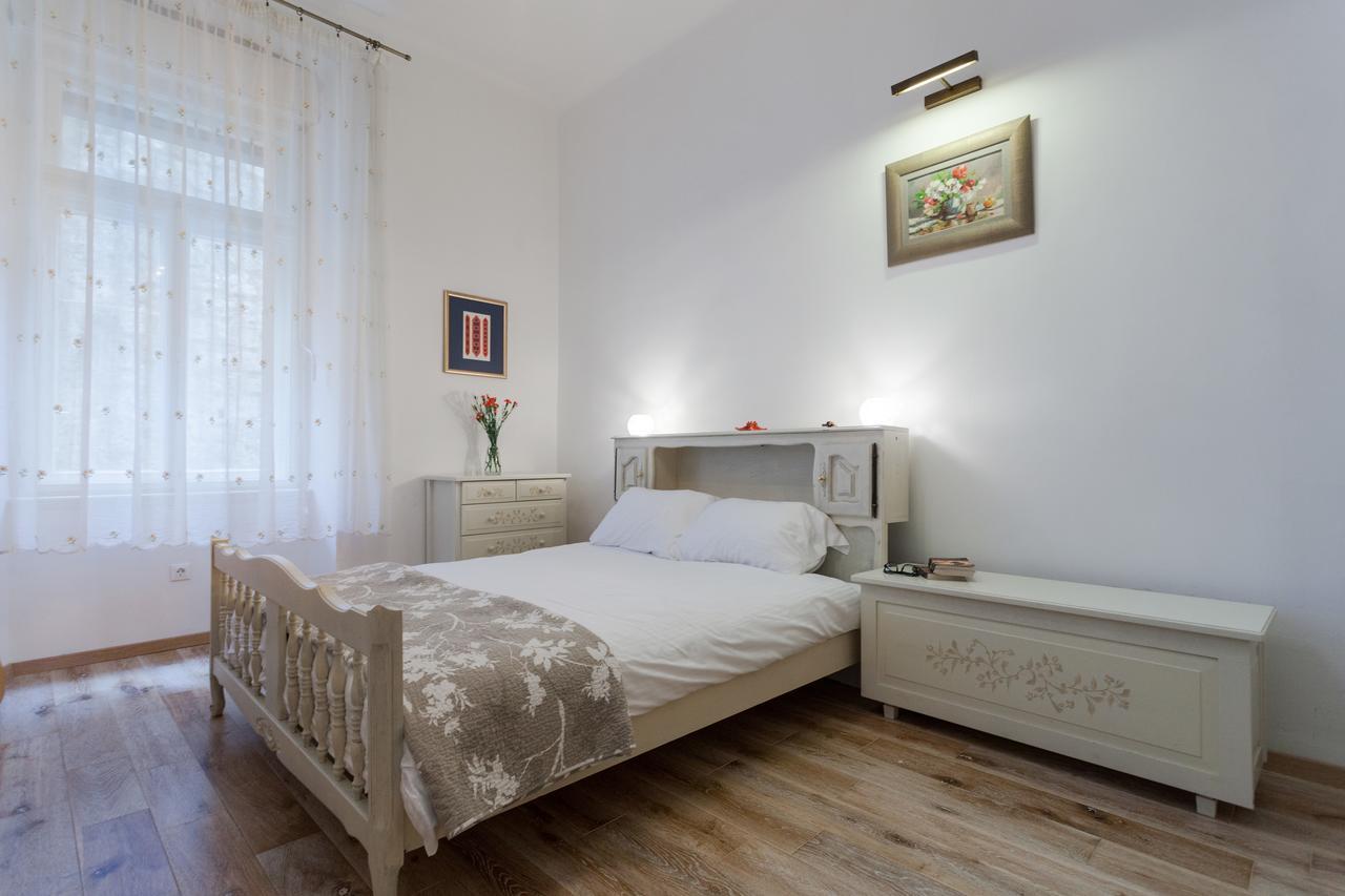 Luxury Beachfront Apartment Banje Дубровник Екстериор снимка