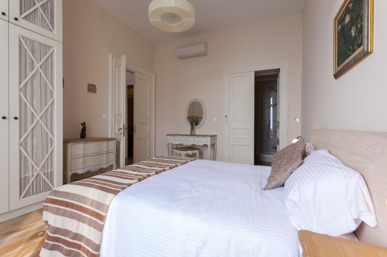 Luxury Beachfront Apartment Banje Дубровник Екстериор снимка